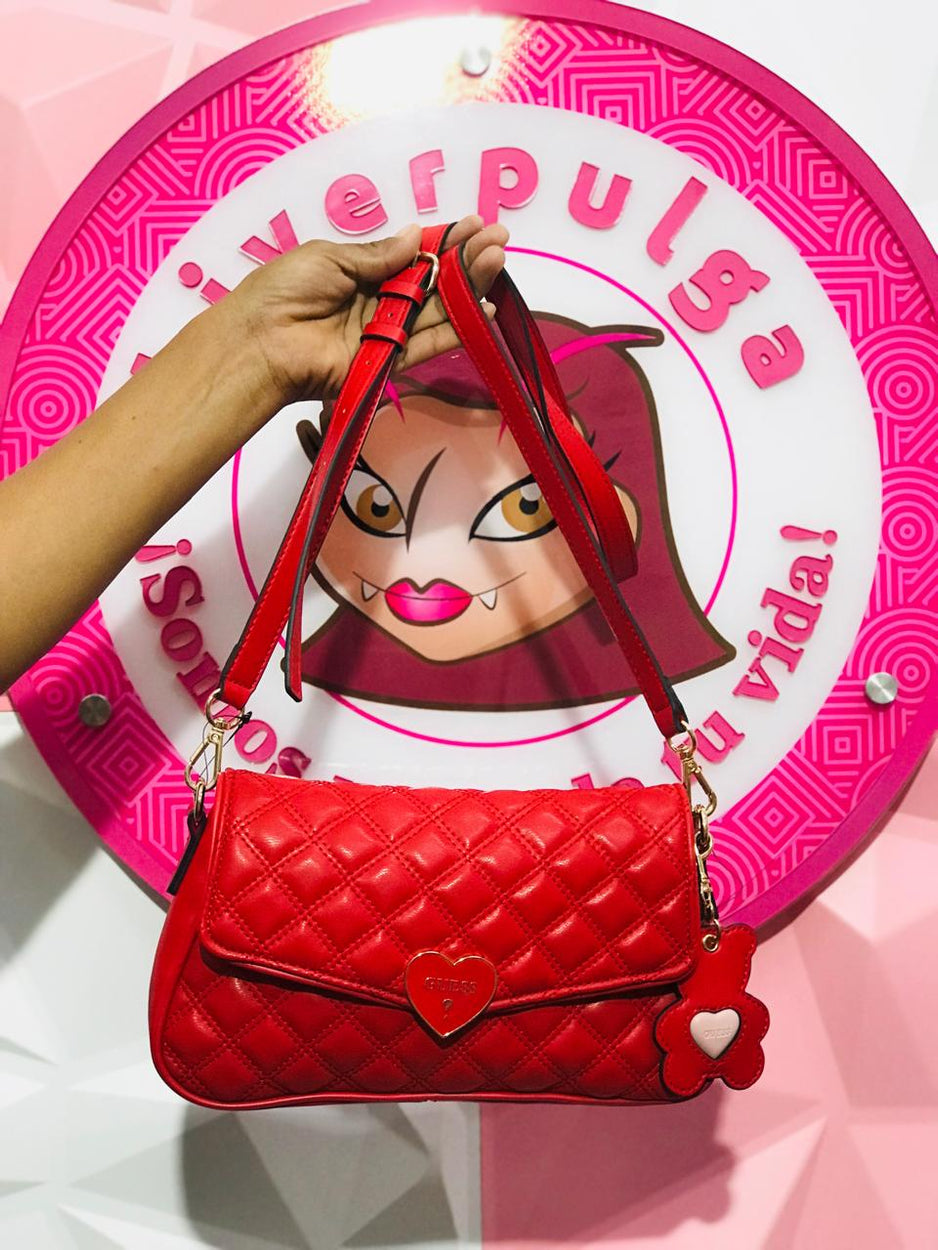 Bolsa Guess Roja Acolchada Corazon Y Osito Colgante