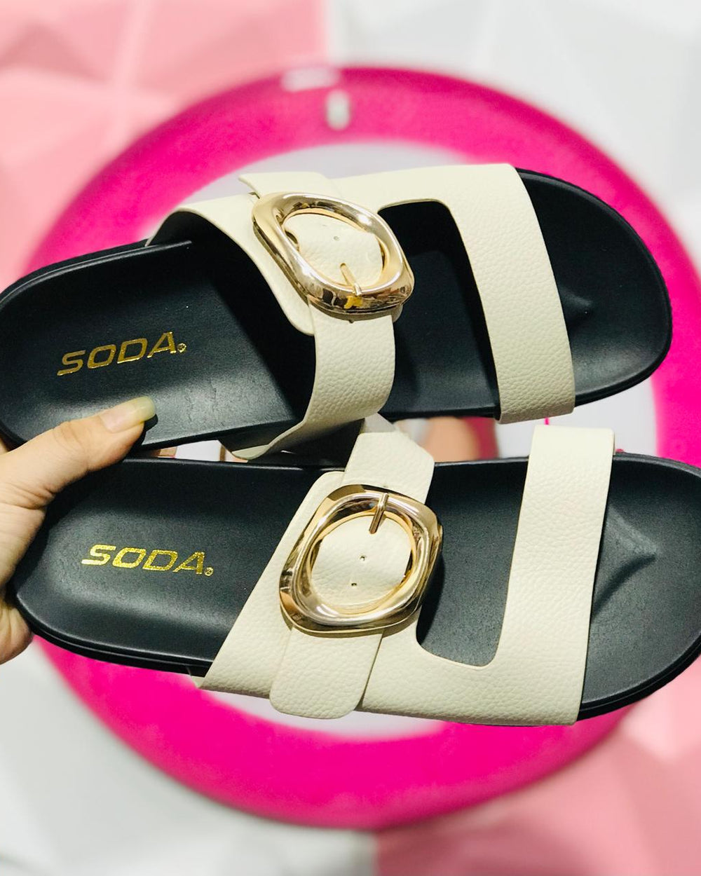 Sandalia Soda Blanco Con Hebilla Dorada Grande Talla 24.5/25 Mex