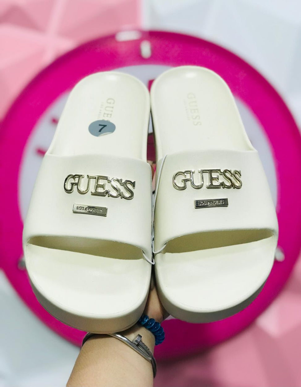 Sandalia Slide Guess Blanca Con Logo Dorado Talla 24 Mex