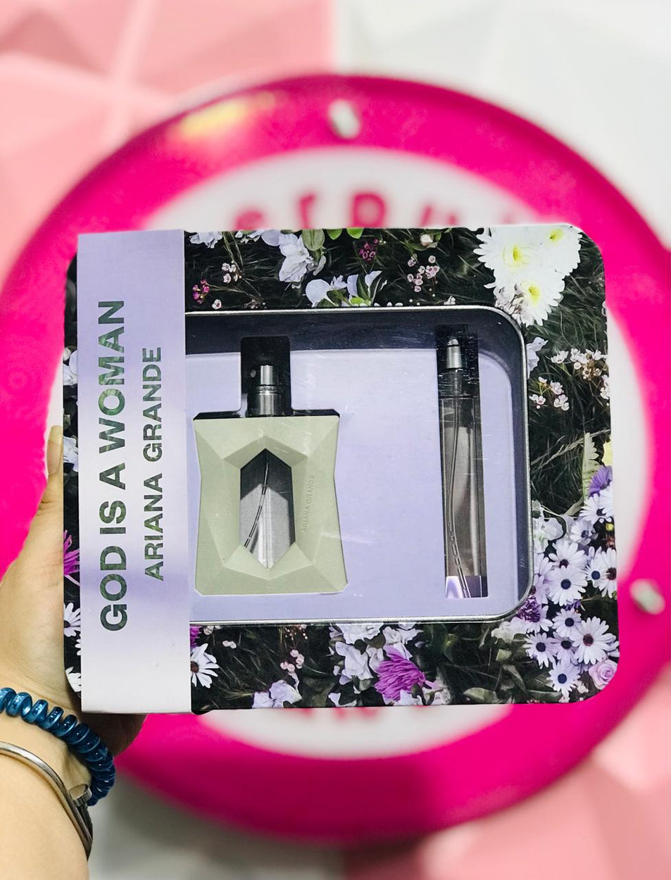 Set Ariana Grande God Is A Woman – Perfume 50 ml + Travel 10 ml