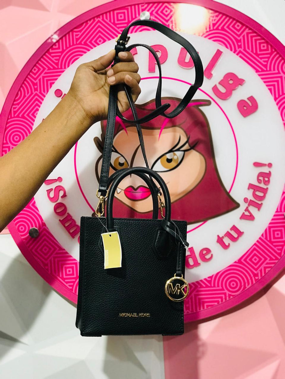 Mini Bolsa Michael Kors Mercer Negra Con Dije MK Dorado