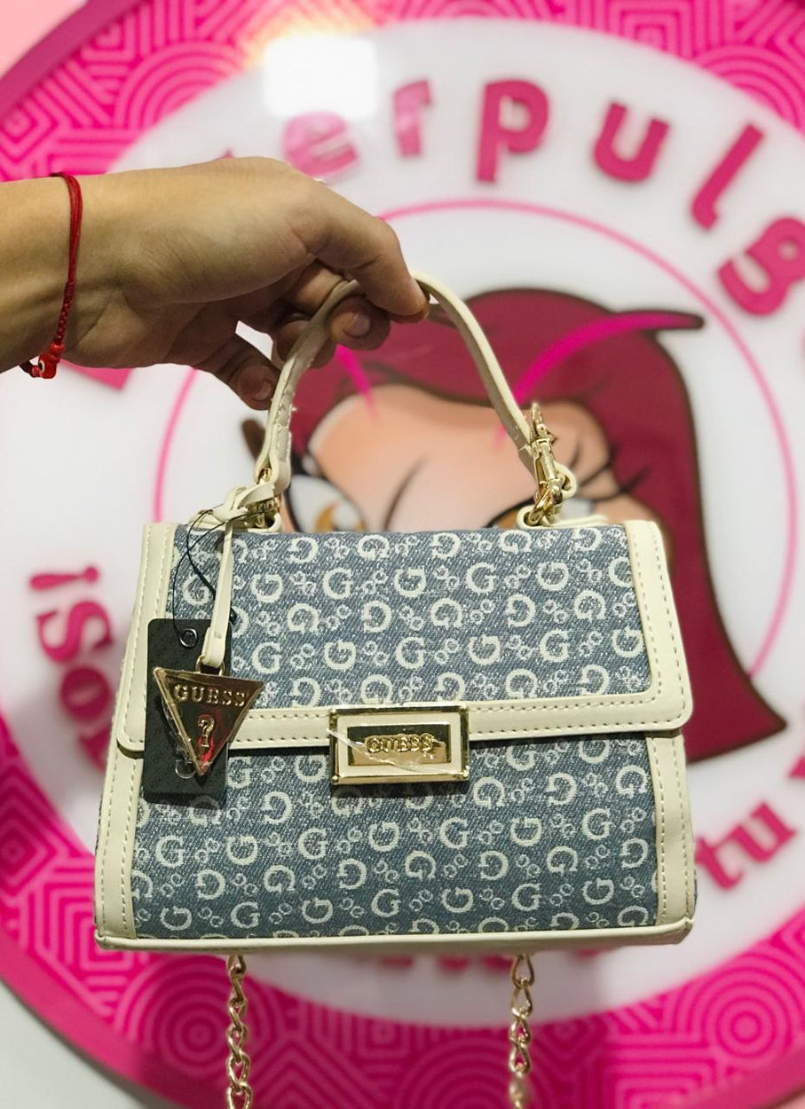 Bolsa Guess Mini Denim Monograma Con Herraje Dorado