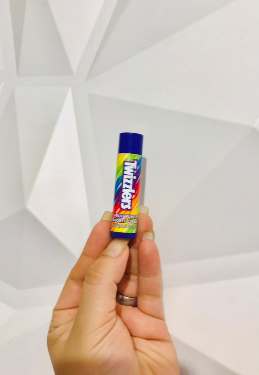 🌈 Balsamo Labial Twizzlers Sabor Fruit Punch Ponche De Frutas 0.12 Oz 3.4 g 🌈.