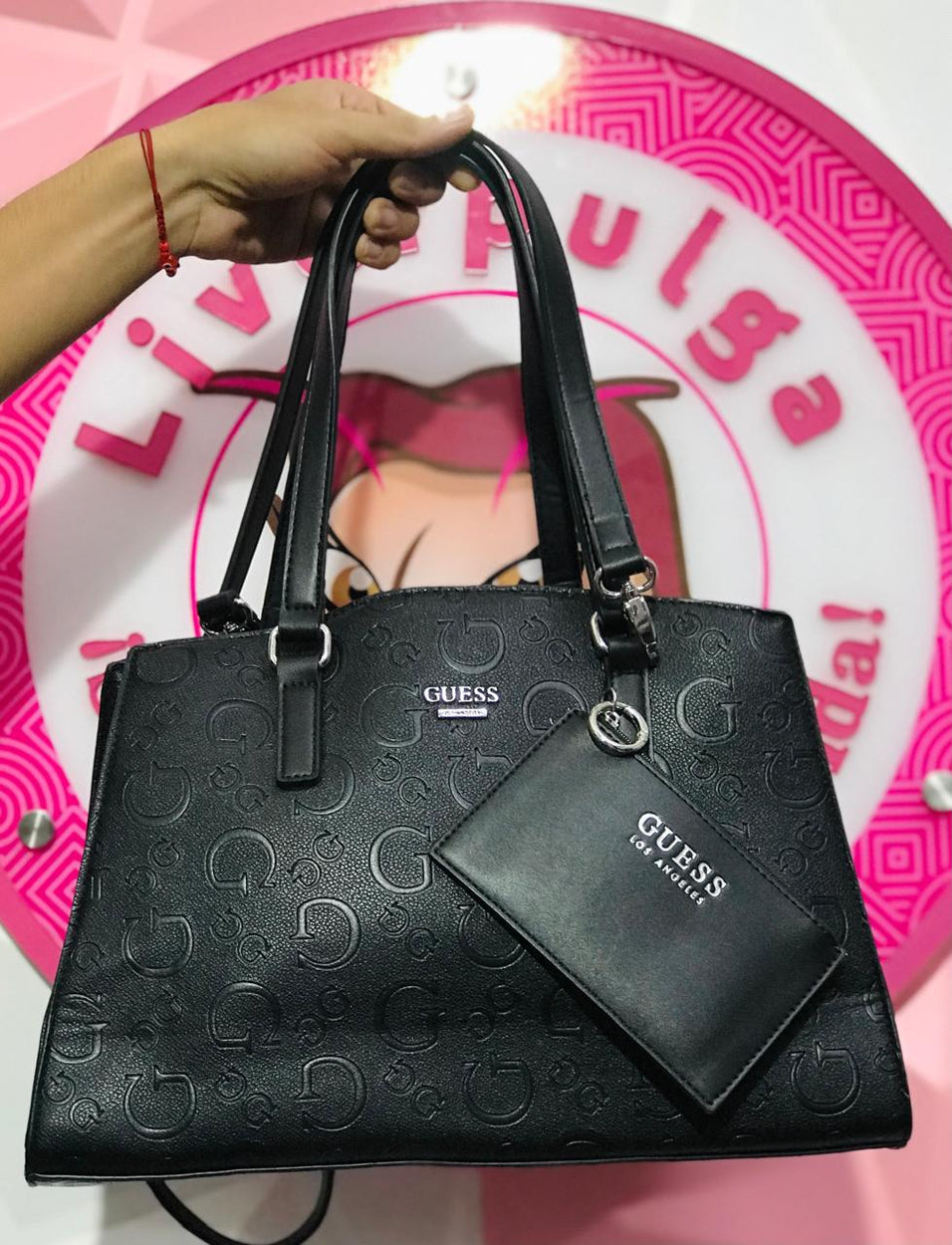 Bolsa Guess Tote Negra Grabada Con Monedero Extra Y Dos Correas
