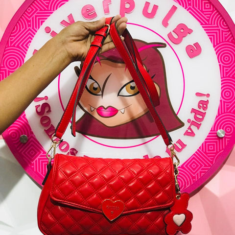 Bolsa Guess Roja Acolchada Corazon Y Osito Colgante