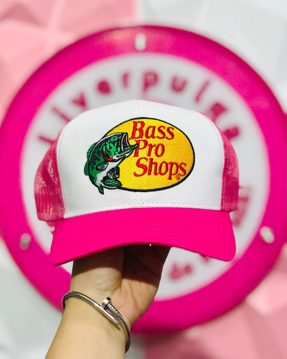 Gorra Trucker Rosa Y Blanca Bass Pro Shops Con Logo Bordado