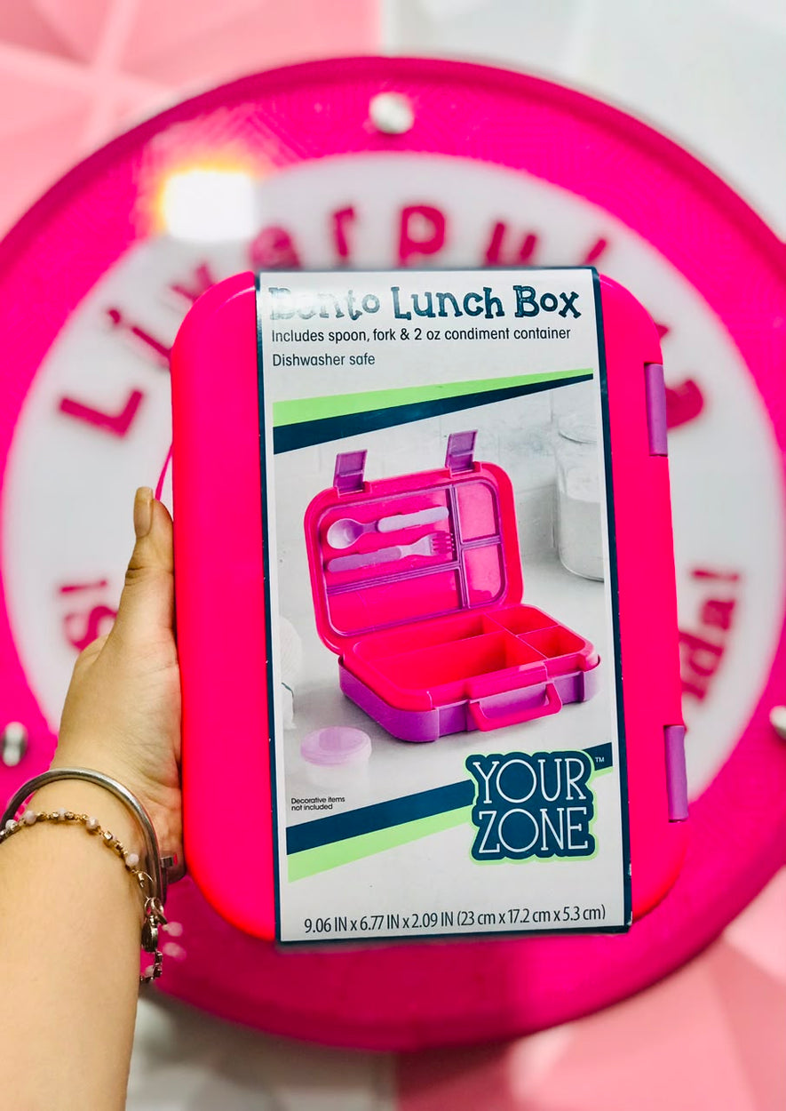 Nombre:
💖✨🍓🥄 Lonchera Bento Lunch Box Your Zone Rosa con Morado y Cubiertos 🥄🍓✨💖.