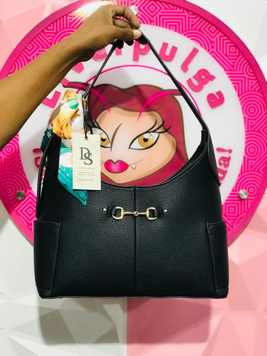 Bolso DS Negro Con Paliacate Tipo Hobo Mediano Con Herraje Dorado