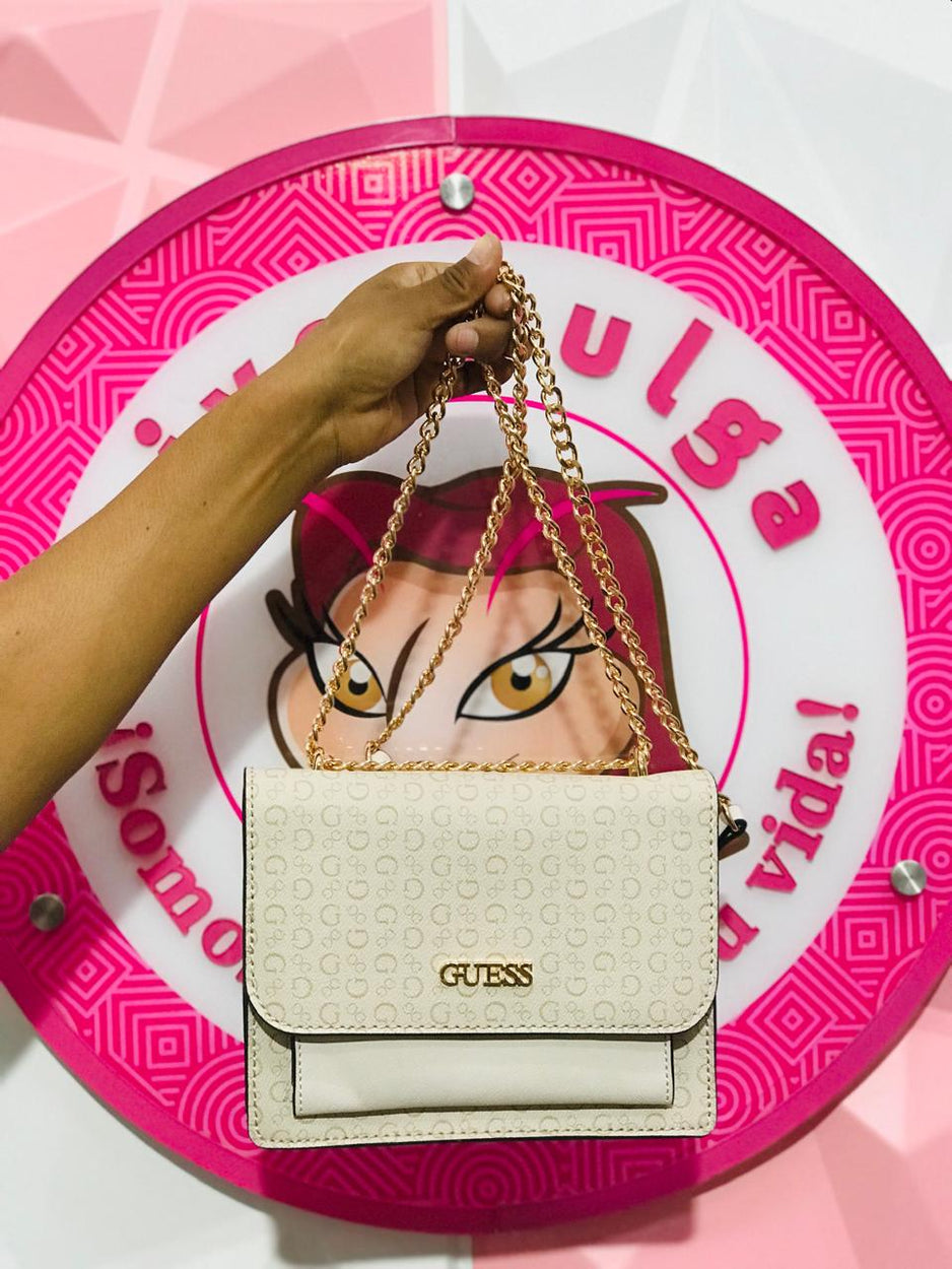 Bolso Guess Beige Claro Cadena Dorada Crossbody