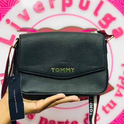 Bolsa Tommy Hilfiger Crossbody Negra Con Correa Tricolor