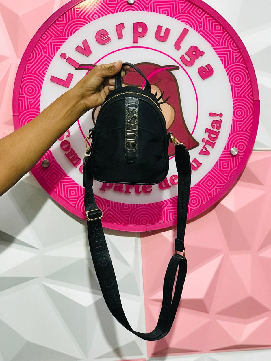 Mochila Guess Mini Negra Con Logo Dorado Frontal