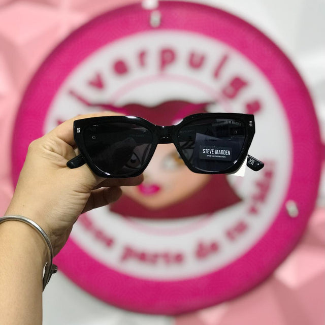 Lentes Steve Madden Cat Eye Negro Brillo – Placa SM Plateada