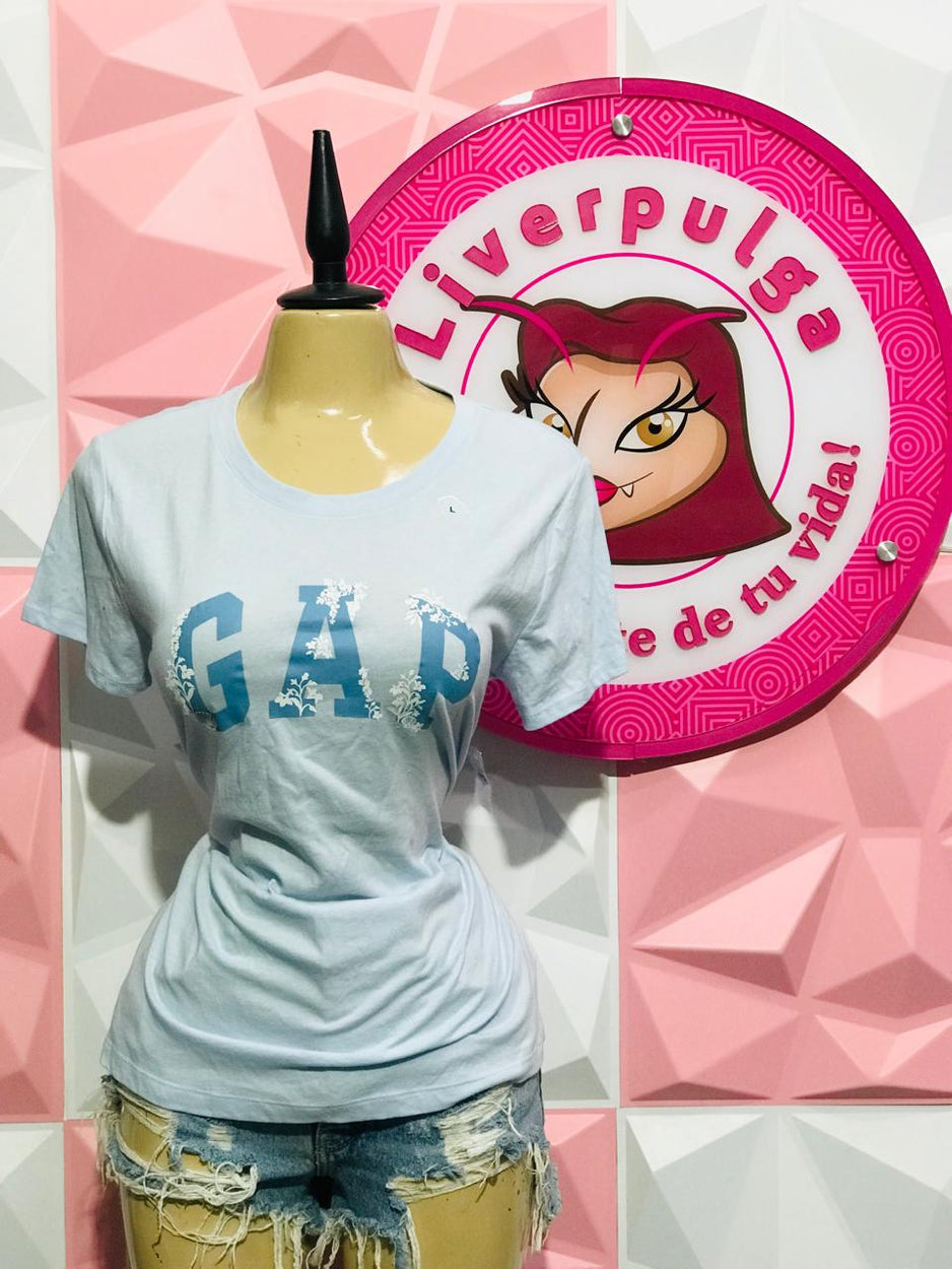 Playera GAP Original Azul Cielo Con Flores Blancas Talla L