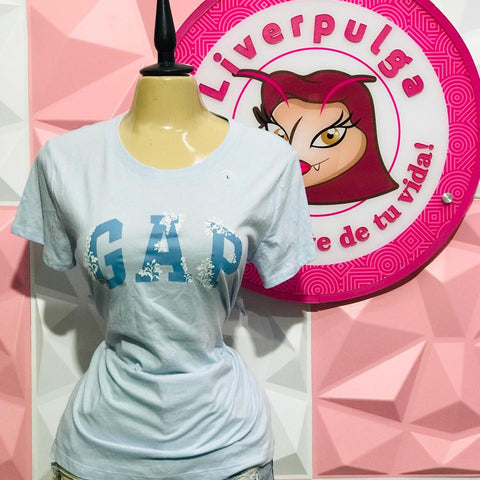 Playera GAP Original Azul Cielo Con Flores Blancas Talla L