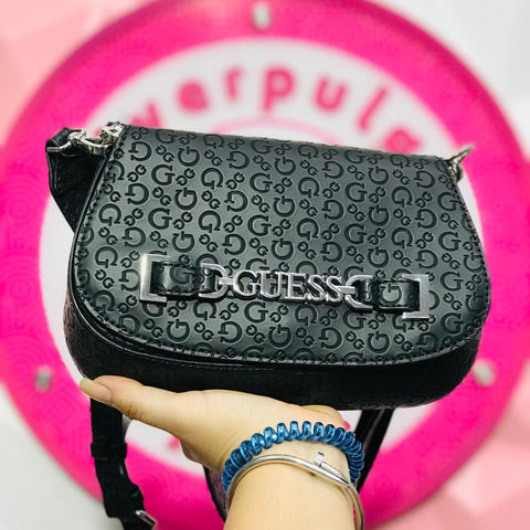 Bolsa Guess Crossbody Negra Monogram Con Doble Correa