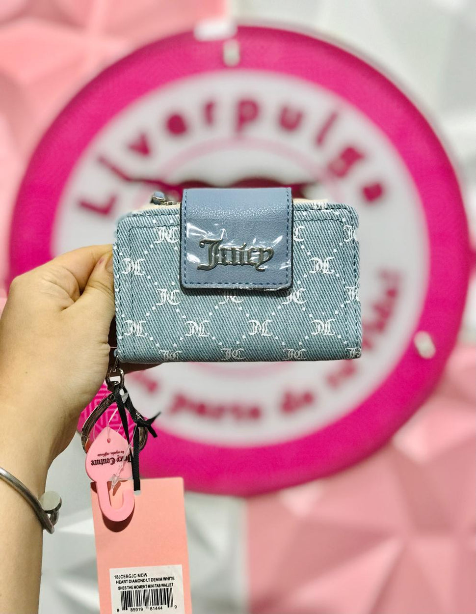 Cartera Juicy Couture Original Denim Light Blue 💙 Mini Trifold JC Monogram Fell in Love with Couture Compacta Premium con Etiqueta Corazón 💖