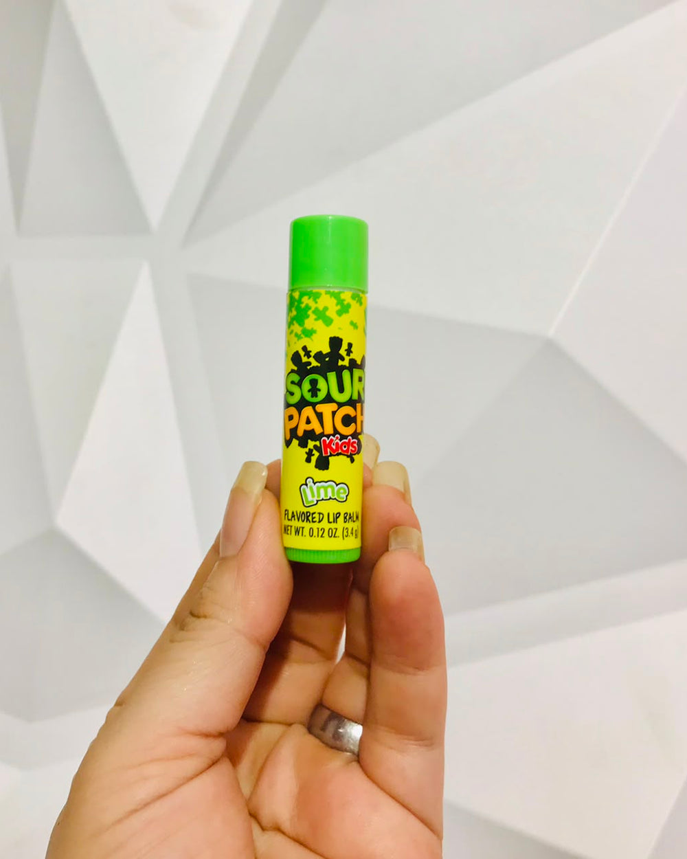 💚 Balsamo Labial Sour Patch Kids Lime Sabor Lima Limon 0.12 Oz 3.4 g 💚.