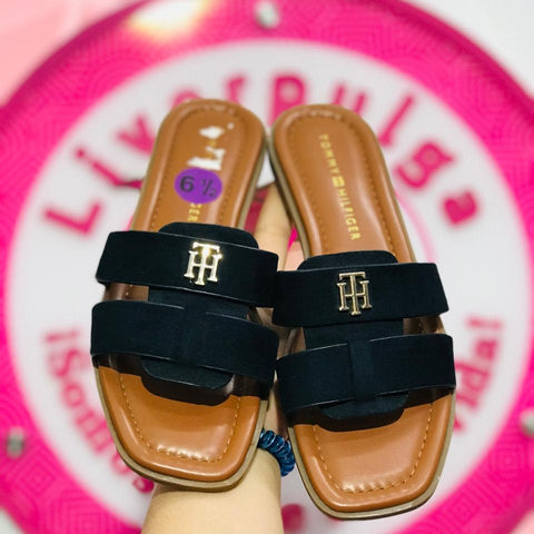 Sandalia Flat Tommy Hilfiger Negra Con Logo Dorado Talla 23.5 Mex