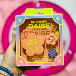 Body Mist Charmed Daise Peachy Daise Con Llavero Muñequita 30 ml