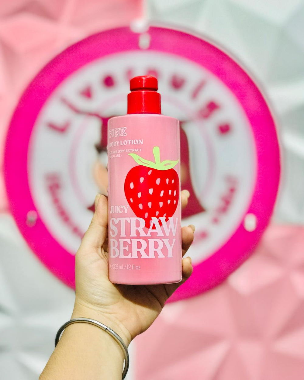 Body Lotion Juicy Strawberry 🍓 PINK Victoria's Secret Body Lotion Extracto de Fresa + Squalane 12 Oz Piel Suavecita Aroma Dulce Original 💕