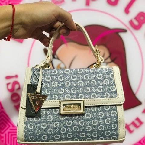 Bolsa Guess Mini Denim Monograma Con Herraje Dorado