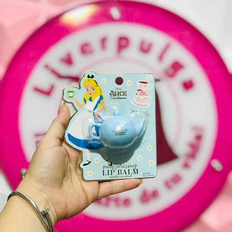 Bálsamo Labial Disney Alicia – Forma de Tetera Sabor Vainilla