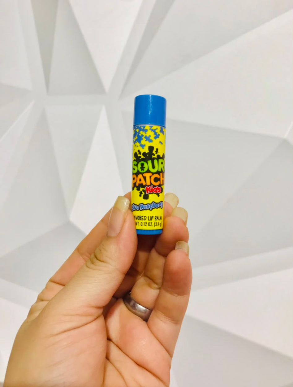 💙 Balsamo Labial Sour Patch Kids Blue Raspberry Sabor Mora Azul 0.12 Oz 3.4 g 💙.