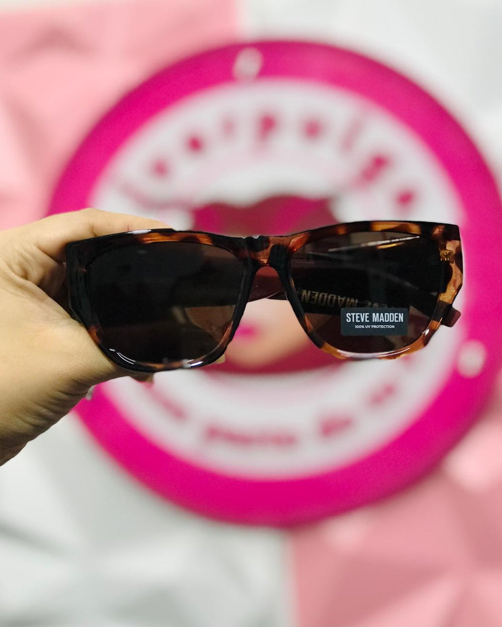 🐆 Lentes Steve Madden Originales Carey Tortoise Cuadrado + Varilla Vino + Logo Dorado + Protección UV + Estuche Negro 😎✨.