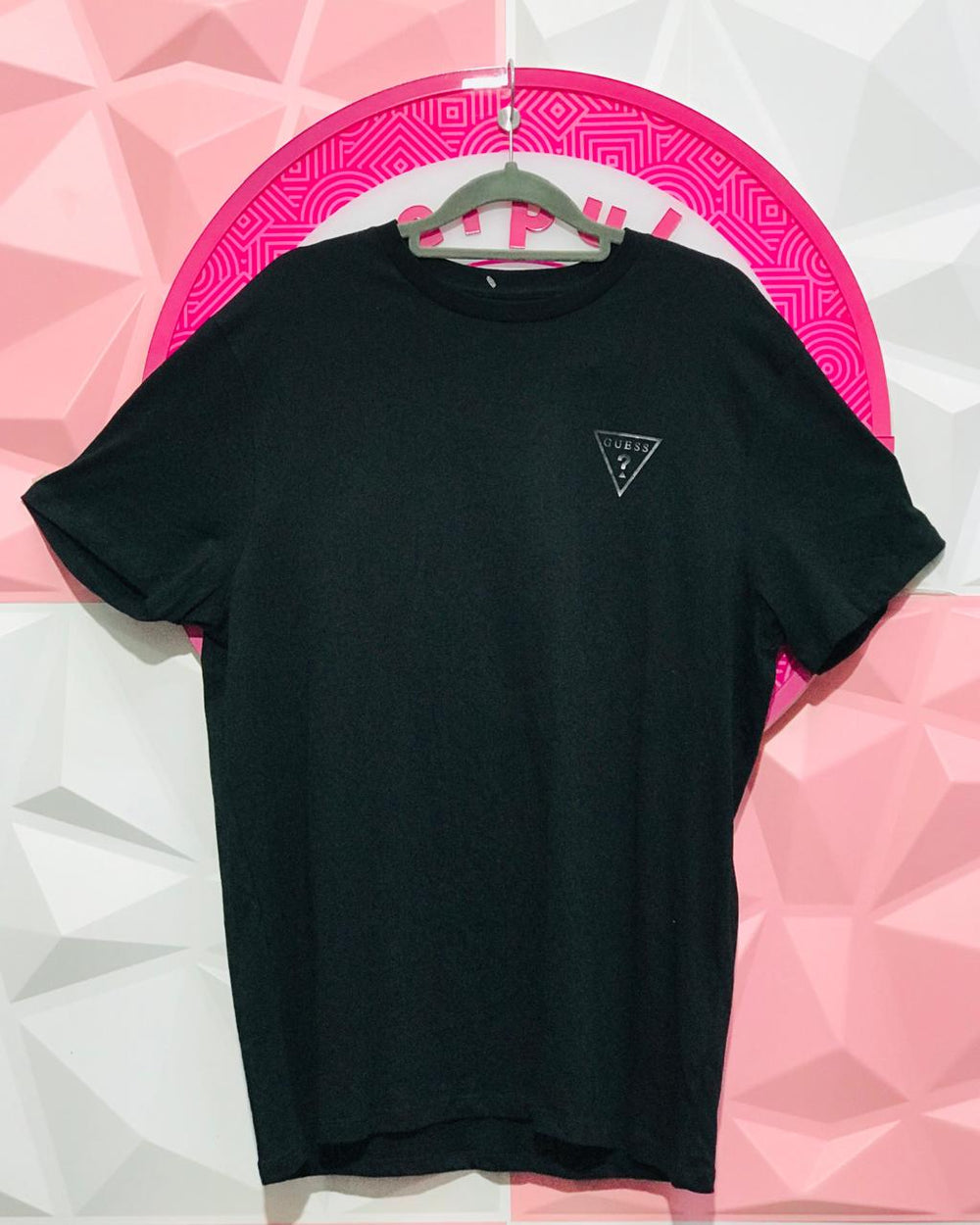 Playera Guess Original Negra Con Logo Triangulo Pecho Talla L