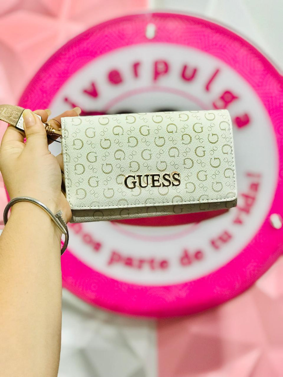 ✨Cartera GUESS Original White Beige Monogram 🤎 Logo Dorado Grande + Wristlet Correa Muñeca Premium Tamaño Mediano 👛