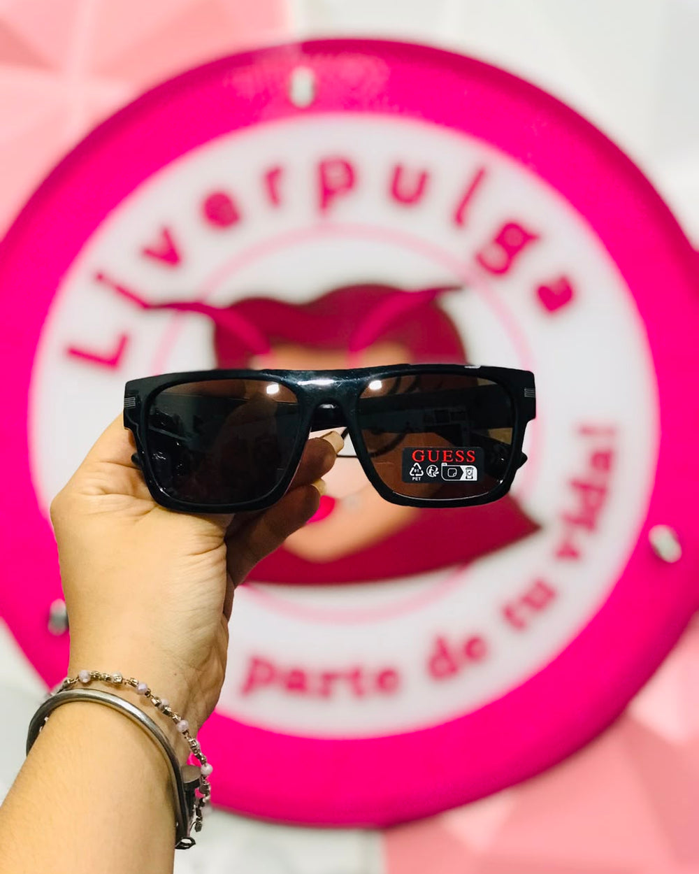 🕶️🔥🖤😎🤍 Lentes De Sol Para Caballero Guess Originales Armazón Negro Brillante Con Mica Café Y Logo Guess En Patilla 🖤😎🔥🕶️.